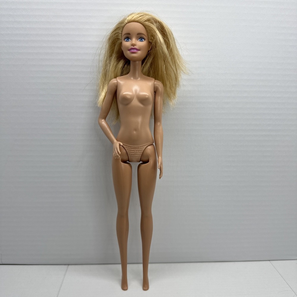 Mattel Barbie Doll FXP16 - Blonde Hair & Blue Eyes - Nude